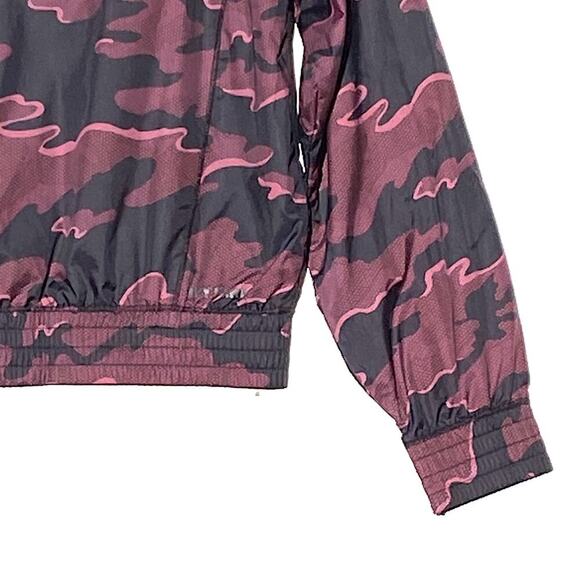 IVY PARK Women’s Black and Burgundy Camo Print Zip front Windbreaker size Small - Picture 6 of 6
